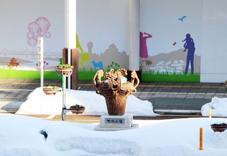 火焔型土器のモニュメント（長岡市大手通）