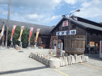 醤油蔵と石道具の街並み（醤の郷） 