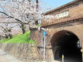 ねじりまんぽ