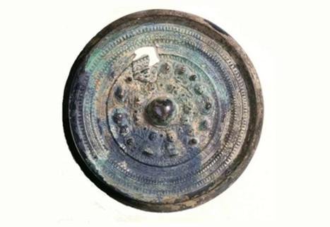 コヤダニ古墳の三角縁神獣鏡