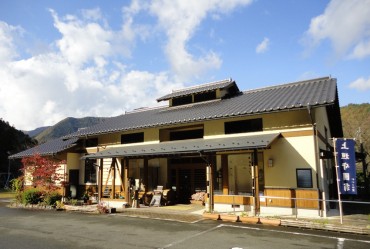 かいこの里／上垣守国養蚕記念館