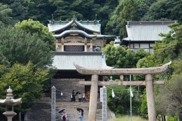 沼名前（ぬなくま）神社の石造物群