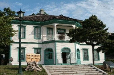 旧檜山爾志郡役所（江差町郷土資料館）