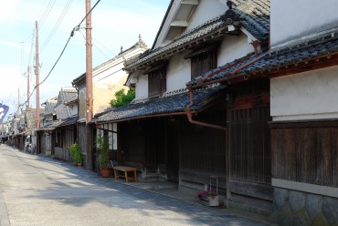 河原町妻入商家群