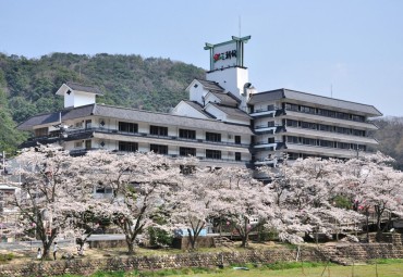 三朝館　～1000坪の日本庭園と12種のぬくもりめぐりが自慢のお宿～