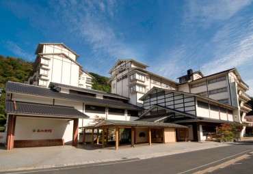 斉木別館　～石舞台を配した広い日本庭園を囲んだ静かに佇む純和風のお宿～