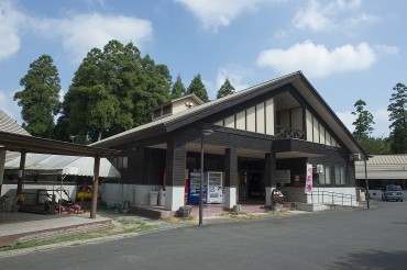 三日月の滝温泉