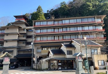 【三朝薬師の湯】万翆楼　～おもてなしと美味食材の料理が自慢のお宿～