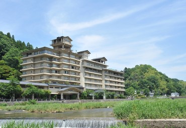 依山楼 岩崎　～梅の花のような「おもてなし」を心がけ、いつの時代も愛されるお宿～