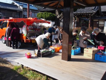 鮮魚の移動販売（鮮魚 衣笠）