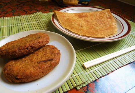 ゼリーフライ（左）とフライ（右）