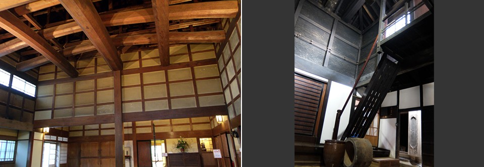 左：土間の上の巨木の梁組/右：高窓からの採光