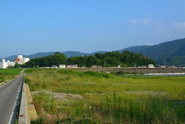 川島城址