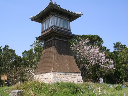 灯籠堂の石塁