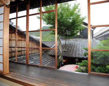 川原町屋の2階から岐阜城を望む