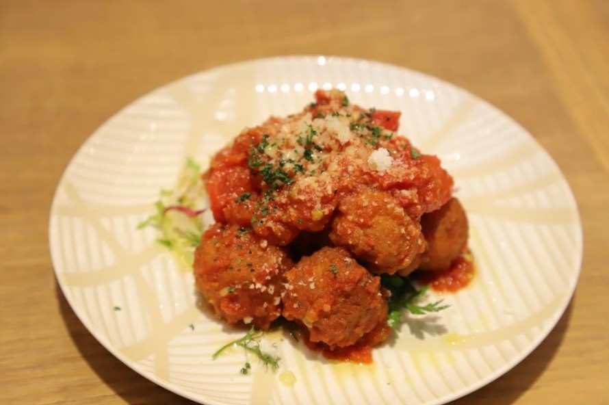 気仙沼サメ肉のポルペッティーニ石巻のフレッシュトマトソース