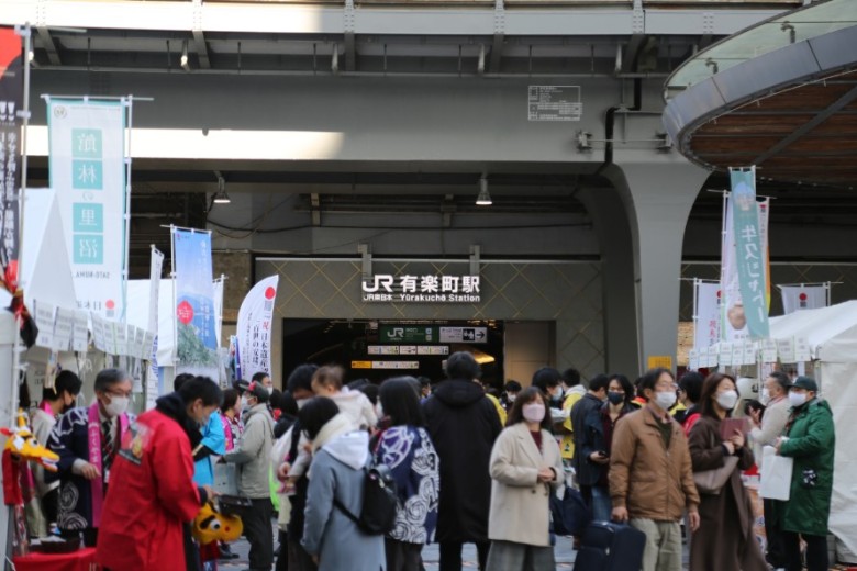 有楽町駅前の会場の様子