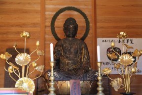 平安時代の作風が残る鎌倉時代初期作のご本尊、阿弥陀如来坐像
