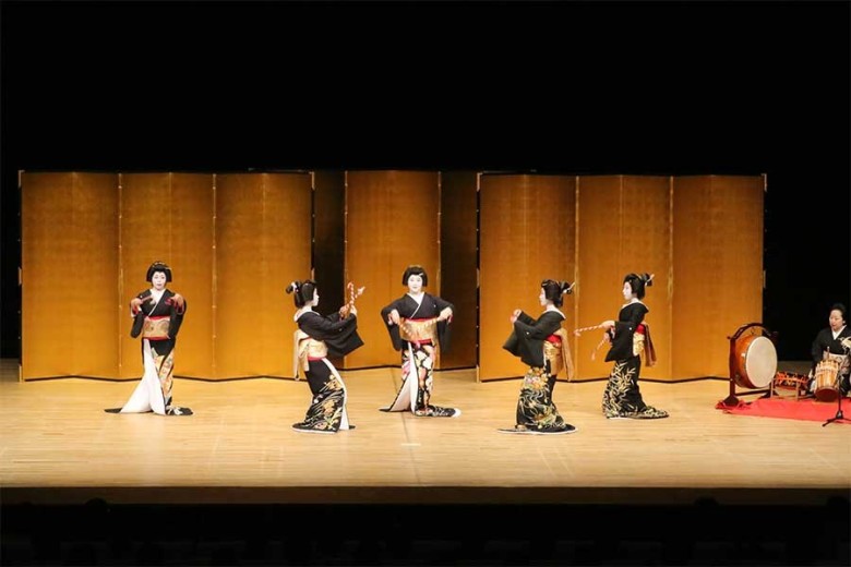 八王子芸妓による演舞披露