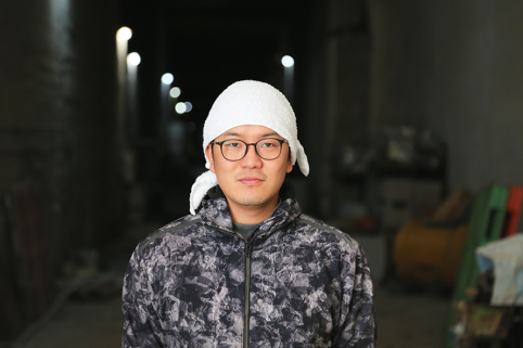 荒谷商店5代目の荒谷雄己さん