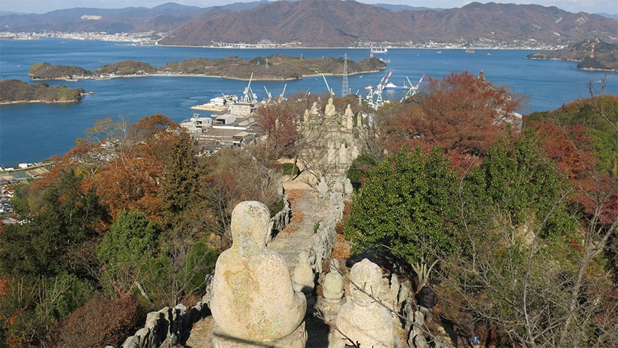ズラリと並ぶ石仏群、五百羅漢像