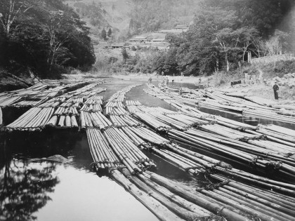 明治30〜35年頃の筏流しの様子