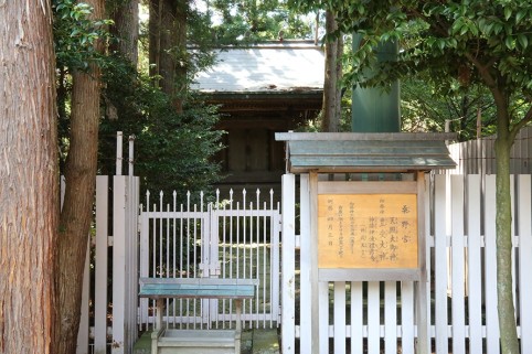 本殿の横にある桑野宮。