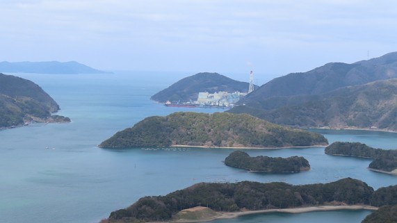 鎮守府の湾として、理想的な位置にある「戸島」