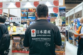 写真：日本遺産のTシャツを着る男性