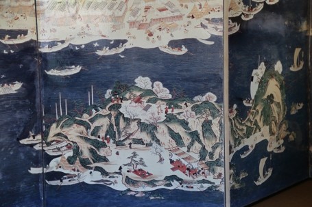 かもめ島での宴会の様子が描かれている屏風