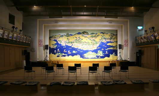 江差追分の実演を行う舞台（江差追分会館内）
