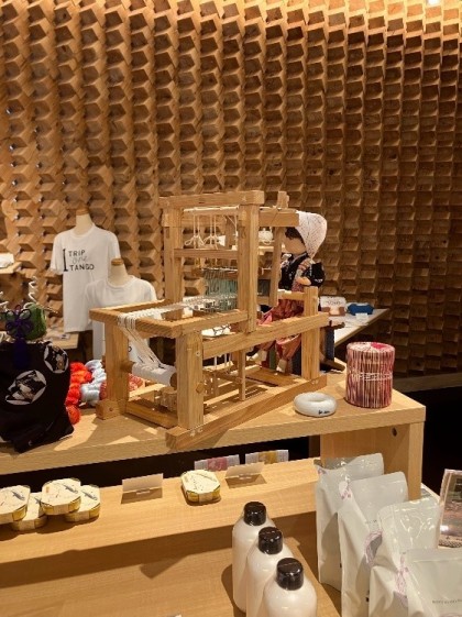 地元企業の商品を集めたショップ