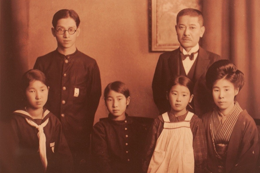 11代尾藤庄蔵家族