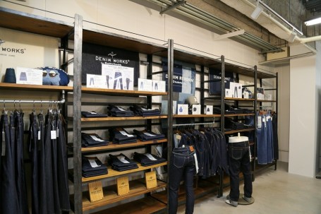 ベティズストア（ショップ）ではジーンズも購入できる