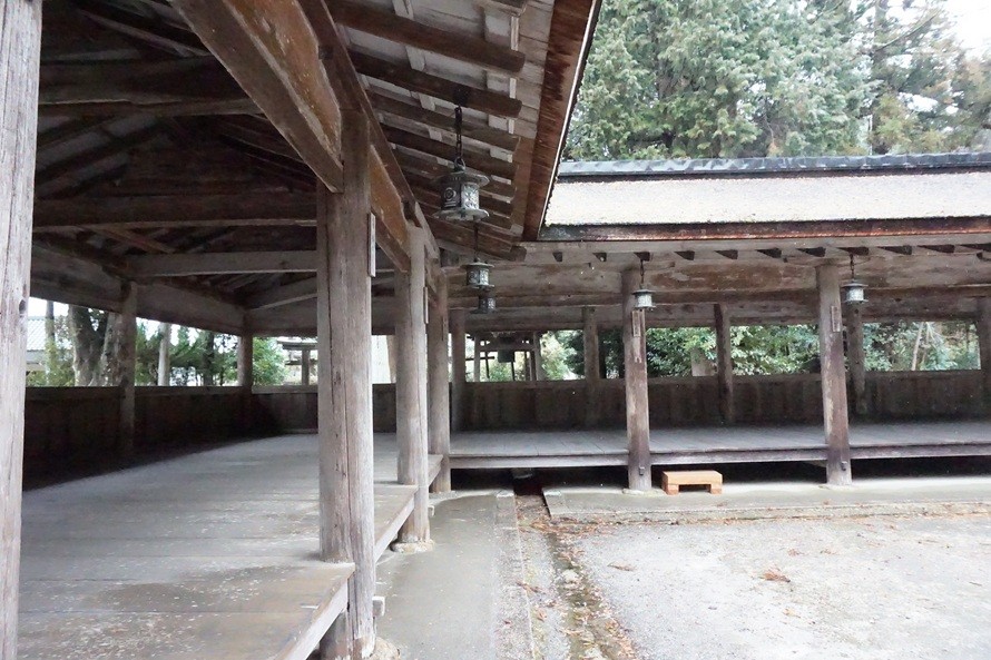 境内を囲む回廊