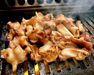 モツ（生ホルモン）焼き