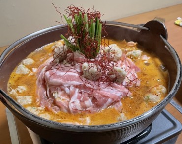 ドロコロ火山鍋（ちゃんこ三賀）