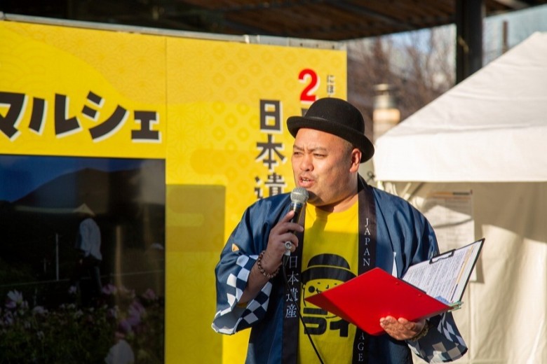 特設ステージで2日にわたり司会を務めたゴライトさん