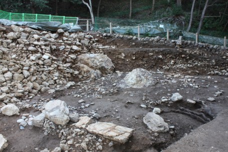 発掘で見つかった庭園遺構