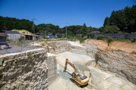 カネホン採石場の露天掘り