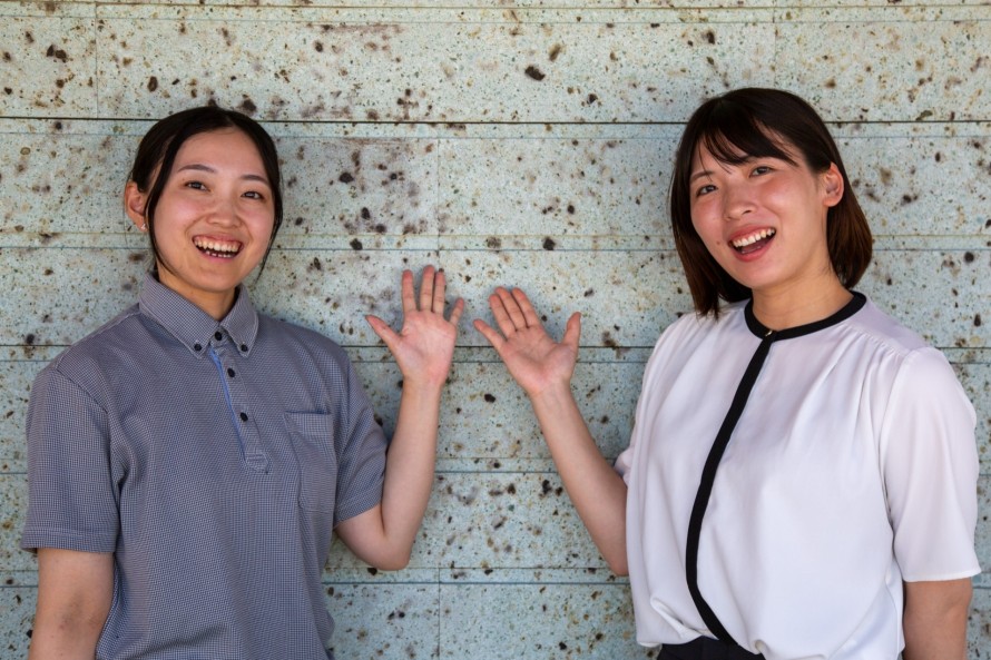 左）宇都宮市 魅力創造部 観光MICE推進課の尾津帆南さん、右）文化都市推進課 文化財保存活用グループの斎藤美南海さん