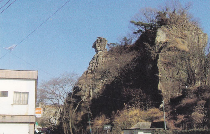 奇岩「天狗の投げ石」