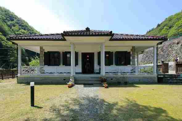 旧神子畑鉱山事務舎（ムーセ旧居）