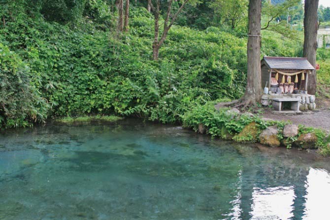 地蔵滝の泉と地蔵滝地蔵