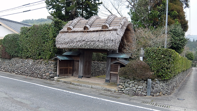 かやぶき門 