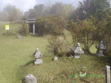 霊山山頂遺跡