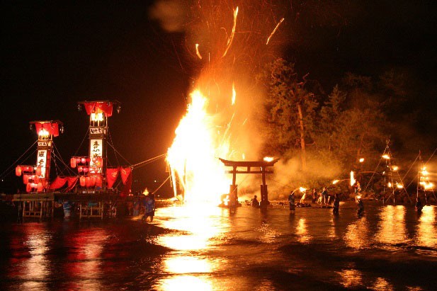 恋路の火祭り