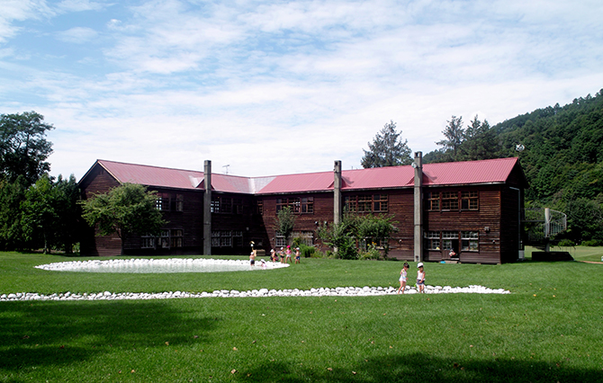 旧栄小学校（安田侃彫刻美術館ｱﾙﾃﾋﾟｱｯﾂｱ美唄） 