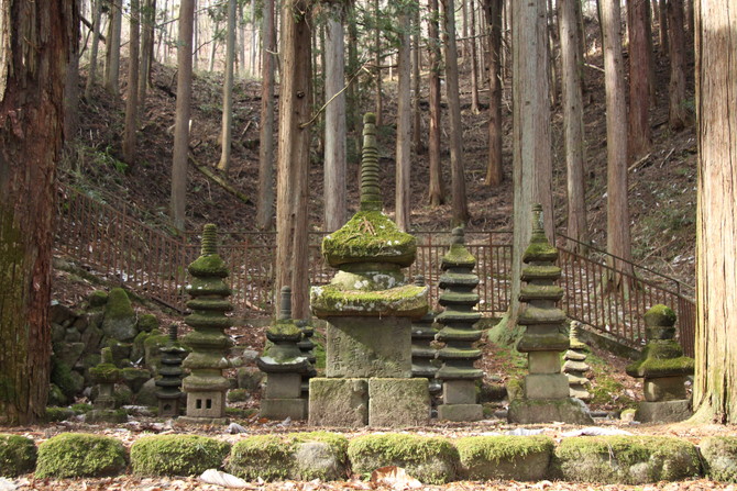 常楽寺石造多宝塔
