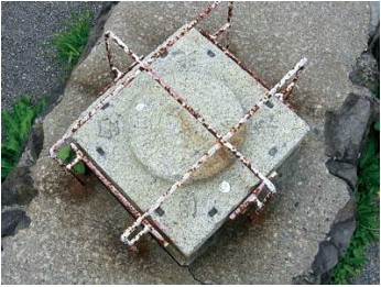 方角石（石造方位盤）